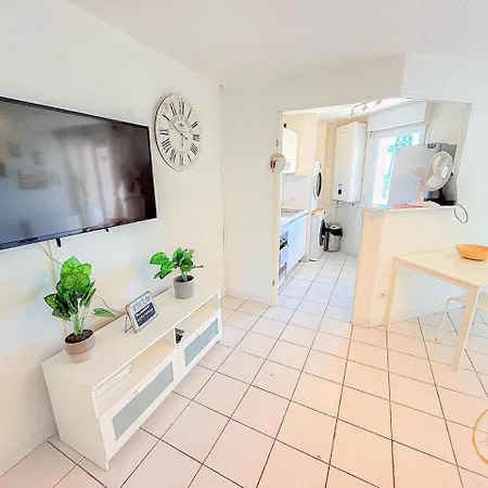 Sous Le Soleil, Parking, Piscine, Proche Hopitaux Et Facs Apartmán